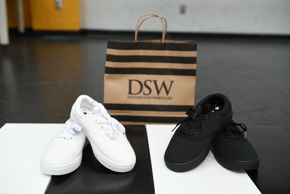 former nfl star victor cruz kicks off dsw's shoe donation summer campaign