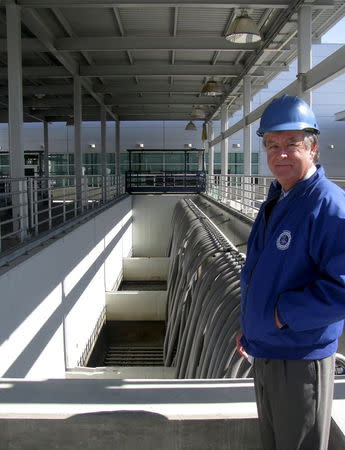 Michael Markus, general manager of the Orange County Water District, stands near a microfiltration unit of the Groundwater Replenishment System in Fountain Valley, California in this February 12, 2009 file photo. REUTERS/Steve Gorman/Files