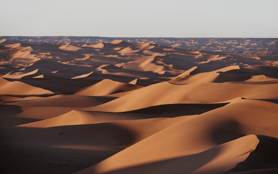 The rolling dunes of the Algerian Sahara - Simon Urwin