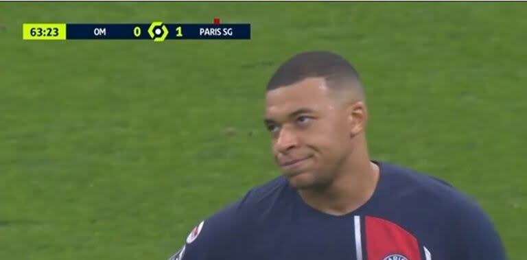 La cara de frustración de Mbappé cuando Luis Enrique decidió reemplazarlo en el clásico de PSG frente a Marsella