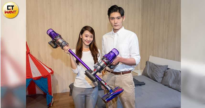 Dyson Digital Slim全機重量僅1.9公斤，就算是手無縛雞之力的女生也能用它來清潔家中環境。（圖／張文玠攝）