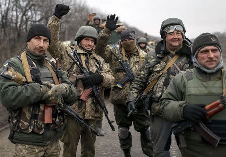 Members of the Ukrainian armed forces welcome their comrades as they prepare to pull back from Debaltseve region, near Artemivsk February 26, 2015. REUTERS/Gleb Garanich