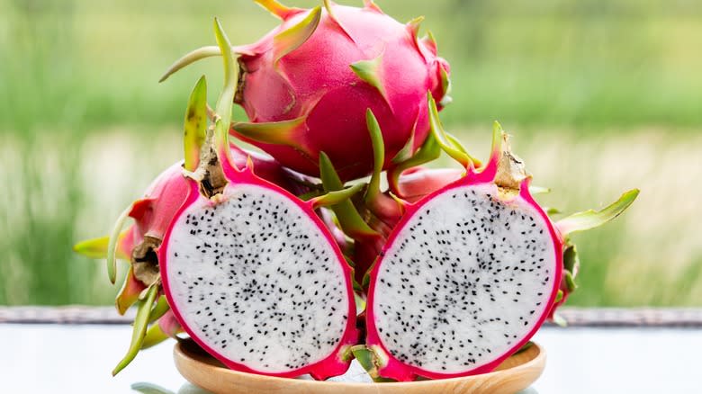 Sliced and whole pink and white dragon fruit