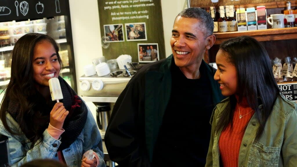 This November 2015 photo shows then-President Barack Obama buying ice cream for First Daughters Malia (left) and Sasha (right) at Pleasant Pops in Washington, D.C. during Small Business Saturday. (Photo by Aude Guerrucci-Pool/Getty Images)