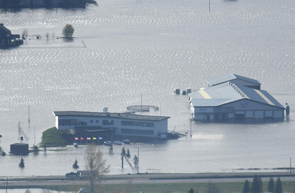 <p>A view of flooding in the Sumas Prairie area of Abbotsford British Columbia, Canada, on November 17, 2021. (Photo by Don MacKinnon / AFP) (Photo by DON MACKINNON/AFP via Getty Images)</p> 