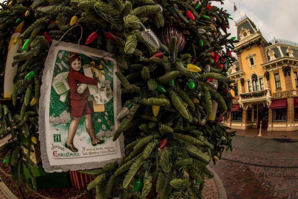 Disneyland holiday decorations in 2018 | Joshua Sudock/Disneyland Resort