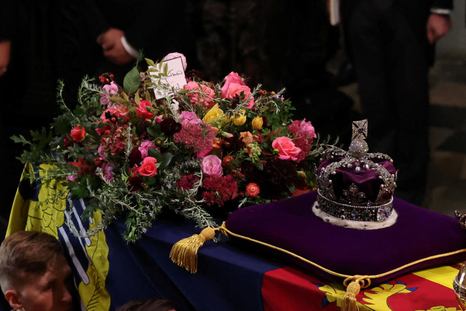 A Bearer Party of The Queen's Company, 1st Battalion Grenadier Guards carries the coffin of Queen Elizabeth II, draped in the Royal Standard, into Westminster Abbey in London on September 19, 2022, ahead of the State Funeral Service. - Leaders from around the world will attend the state funeral of Queen Elizabeth II. The country's longest-serving monarch, who died aged 96 after 70 years on the throne, will be honoured with a state funeral on Monday morning at Westminster Abbey. (Photo by PHIL NOBLE / POOL / AFP) (Photo by PHIL NOBLE/POOL/AFP via Getty Images)