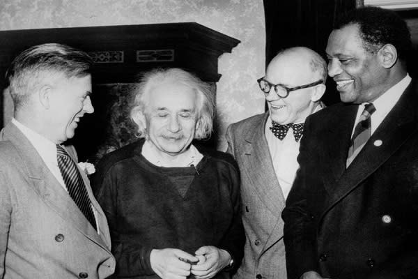 Pau Robeson junto a Albert Einstein (imagen vía smithsonianmag-gettyimages)