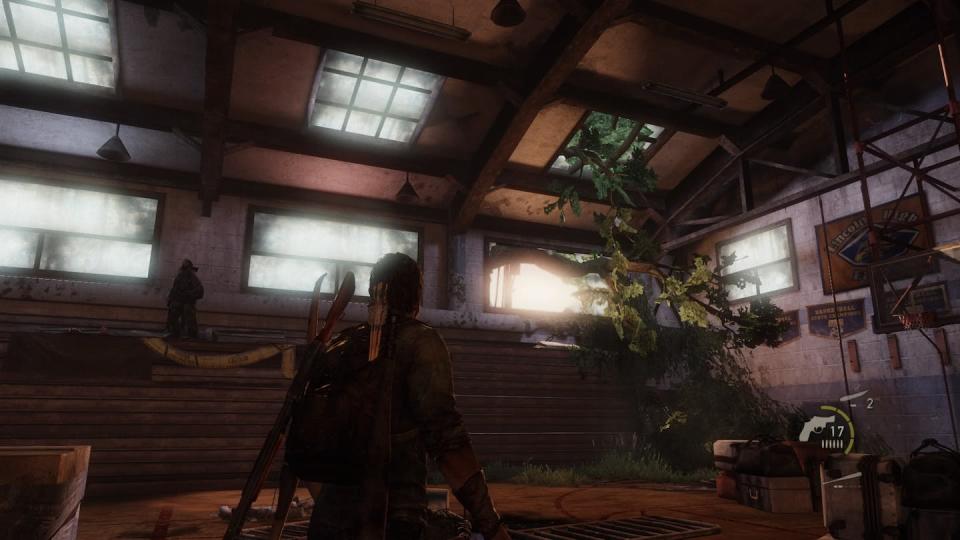 En la dirección de la luz siempre aparece algún elemento natural que rompe el paisaje urbano y confirma que es la salida. The Last of Us / Naughty Dog