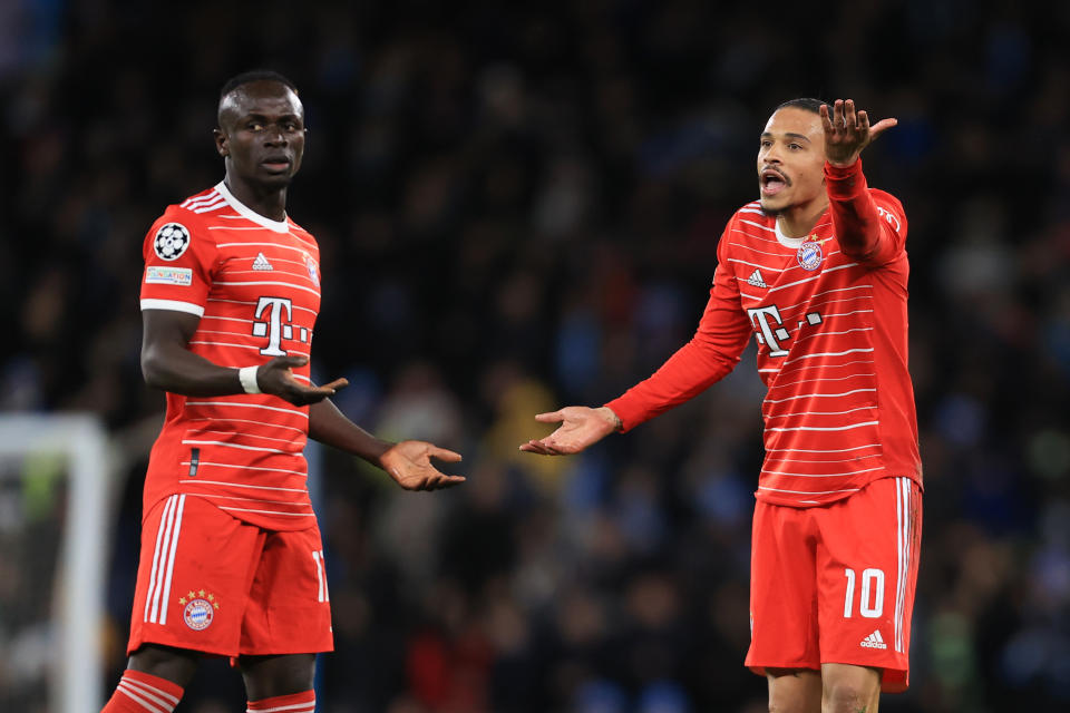 Vorspiel zum Eklat: Schon auf dem Platz war die Missstimmung zwischen Leroy Sané und Sadio Mané deutlich zu sehen, nach dem Spiel eskalierte die Situation dann offenbar. (Bild: Simon Stacpoole/Offside/Offside via Getty Images)