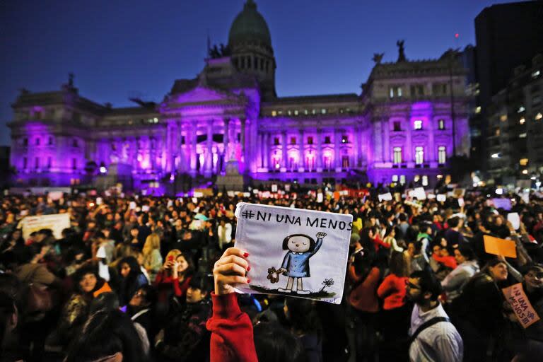 La masiva movilización Ni Una Menos, frente al Congreso