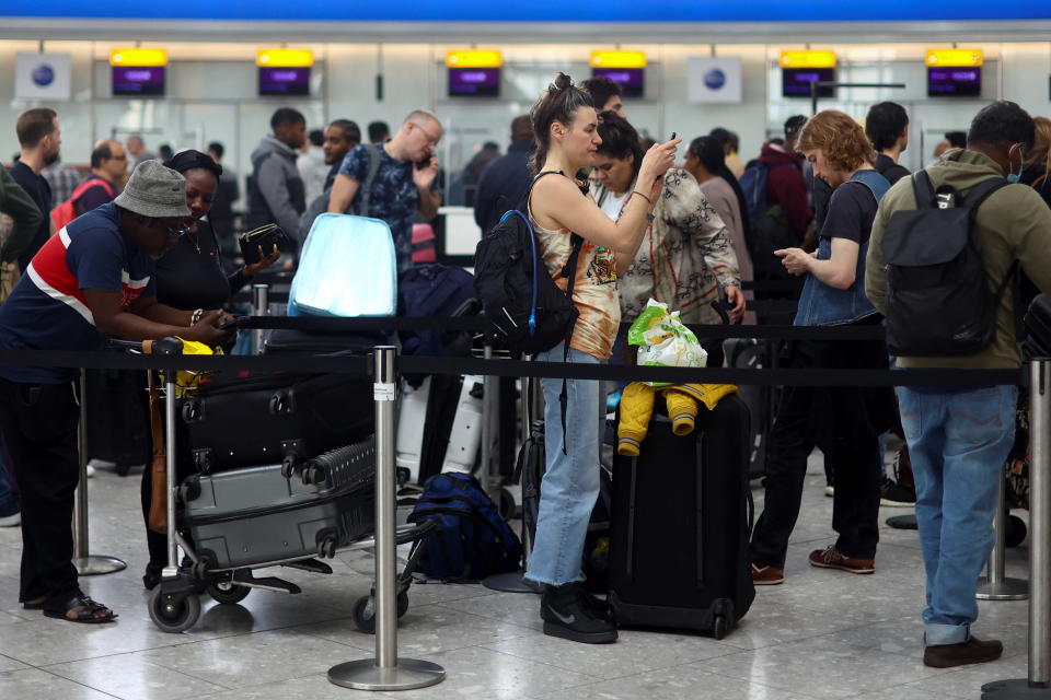 Heathrow  Passengers queue for airport check-in ahead of the Easter Bank Holiday weekend, at Heathrow Airport, in London, Britain, April 14, 2022. REUTERS/Hannah McKay