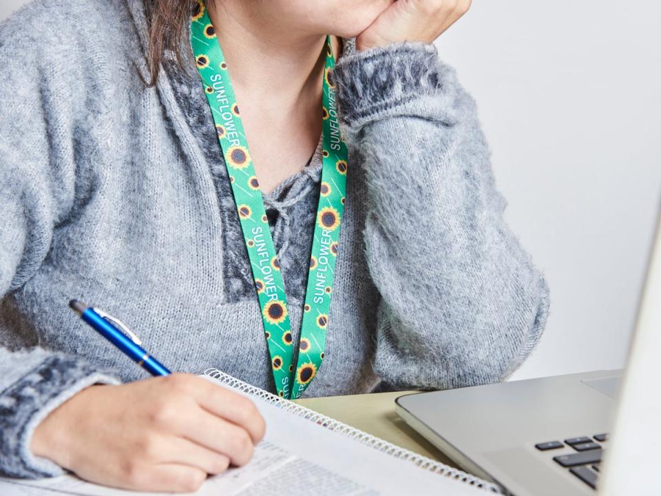 A sunflower lanyard can signal that the wearer has a hidden disability, such as Tourette’s (iStock)