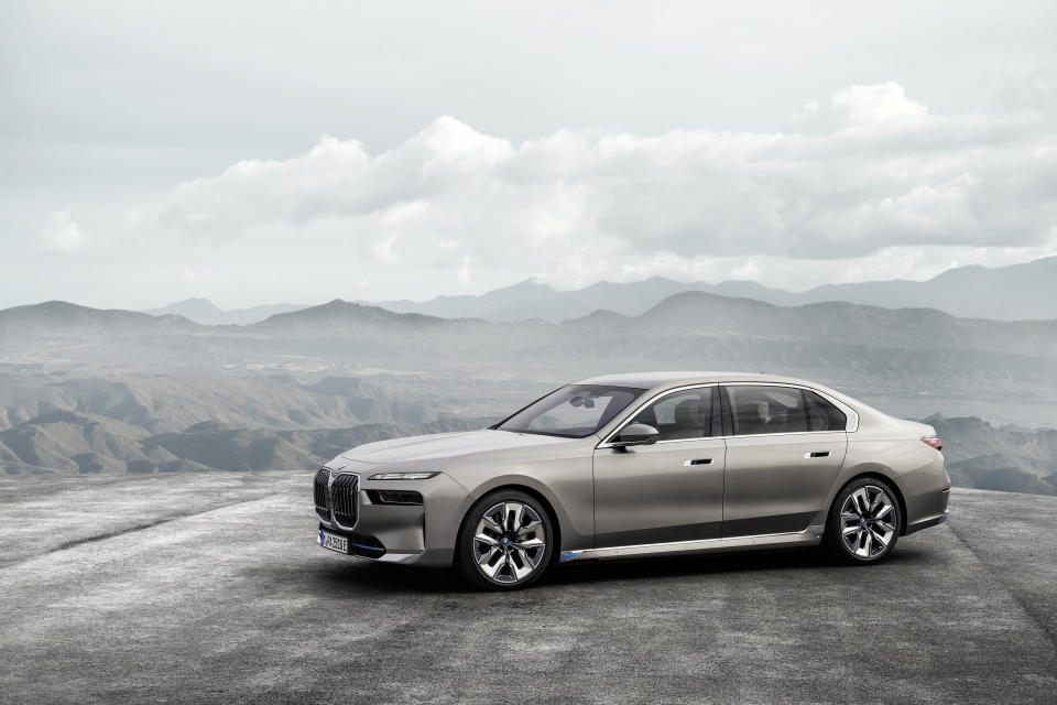 <p>BMW i7 xDrive60</p>
