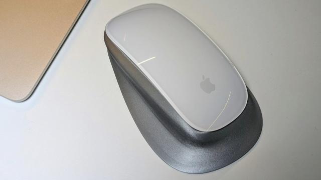 Apple's Magic Mouse hacked to be ergonomic - Boing Boing