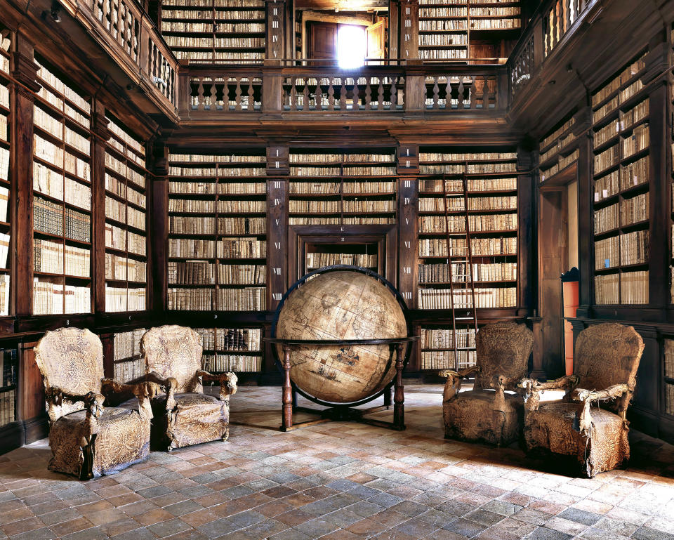 Photographer travels the globe documenting the world’s most beautiful libraries