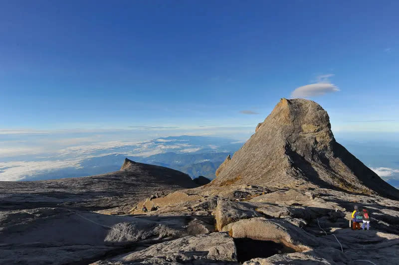 ▲標高4095.2公尺的沙巴神山是東南亞第一高峰。（圖／翻攝馬來西亞觀光局.台灣臉書）