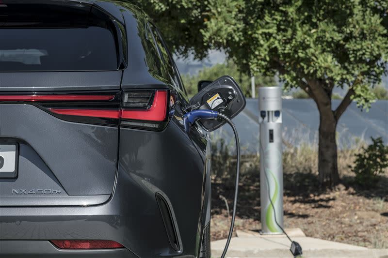 Lexus  TX550h+預計將載PHEV插電式油電系統。（圖／翻攝自Lexus官網）