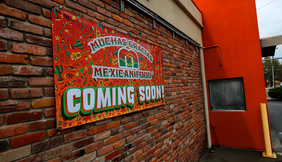 Muchas Gracias Mexican Food, a growing chain based in Vancouver, Wash., will open its first Eastern Washington location at the former Taco John’s restaurant building near Kennewick High School.
