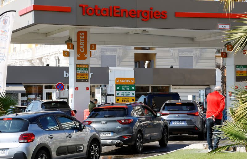 Petrol supplies disrupted in southern France by a strike of French refineries and depots