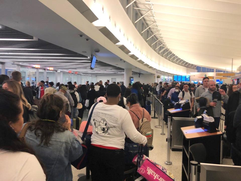 Jetblue flight during coronavirus JFK long security line