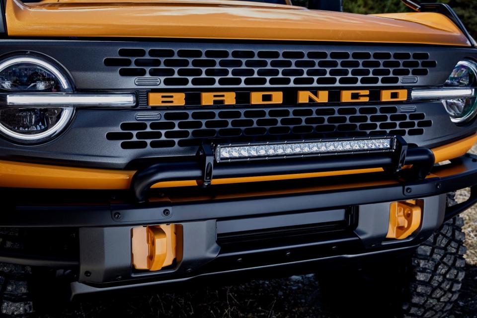 Bronco_2dr_features_08