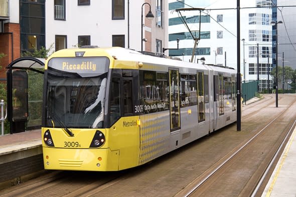 teens-smoke-crystal-meth-tram-manchester