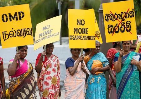 A group of women hold up placards at a silent protest to commemorate the International Day of the Victims of Enforced Disappearances in Colombo, Sri Lanka August 30, 2016. REUTERS/Dinuka Liyanawatte