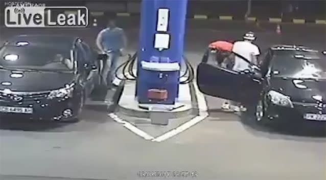 The employee picks up the fire extinguisher. Source: LiveLeak