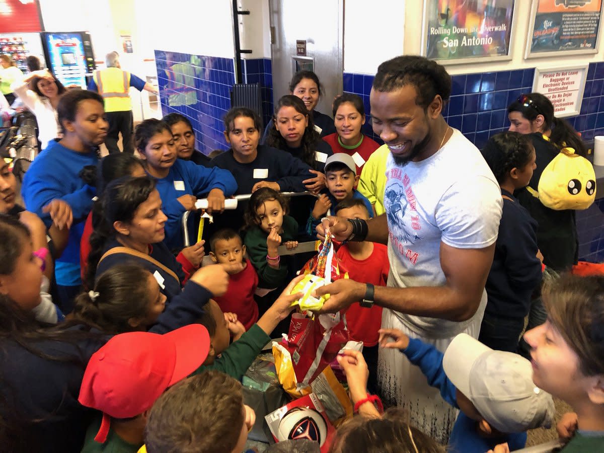 Washington CB Josh Norman, right, and Saints LB Demario Davis gave backpacks and toys to migrant children in Texas. (Norman Twitter)