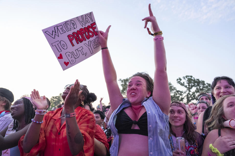 Aficionados en un concierto del Festival de Música y Artes Bonnaroo, el sábado 15 de junio de 2024, en Manchester, Tennessee. (Foto de Amy Harris/Invision/AP)