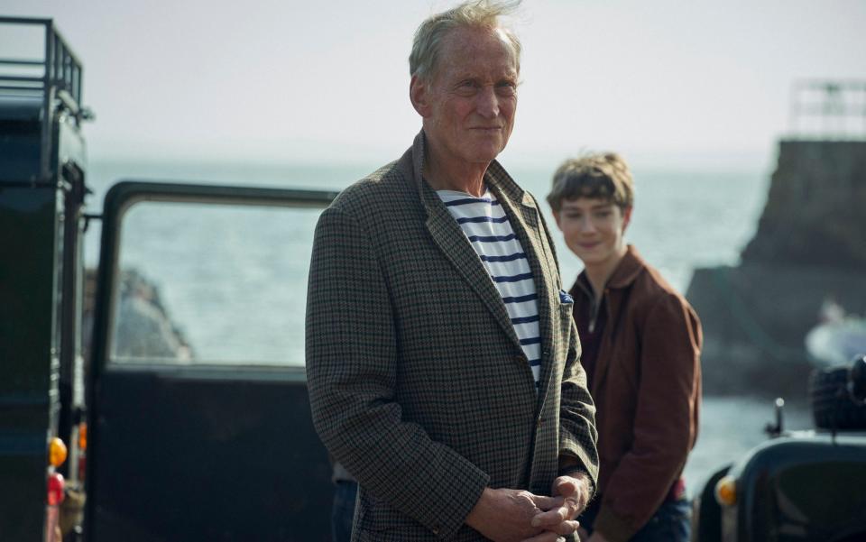 Charles Dance plays Mountbatten in season 4 of The Crown - Netflix