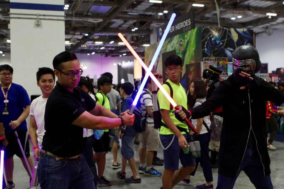 Lightsaber duel with Star Wars’ Kylo Ren. (Photo: Sharlene Sankaran/ Yahoo Newsroom)