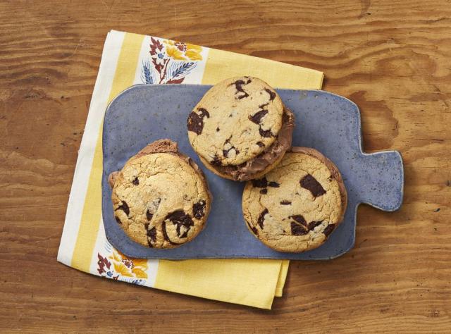 Salted Caramel Stuffed Double Chocolate Cookies - Creme De La Crumb