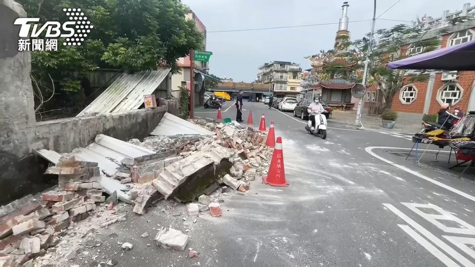 宜蘭店家物品全部掉落地面。（圖／TVBS）