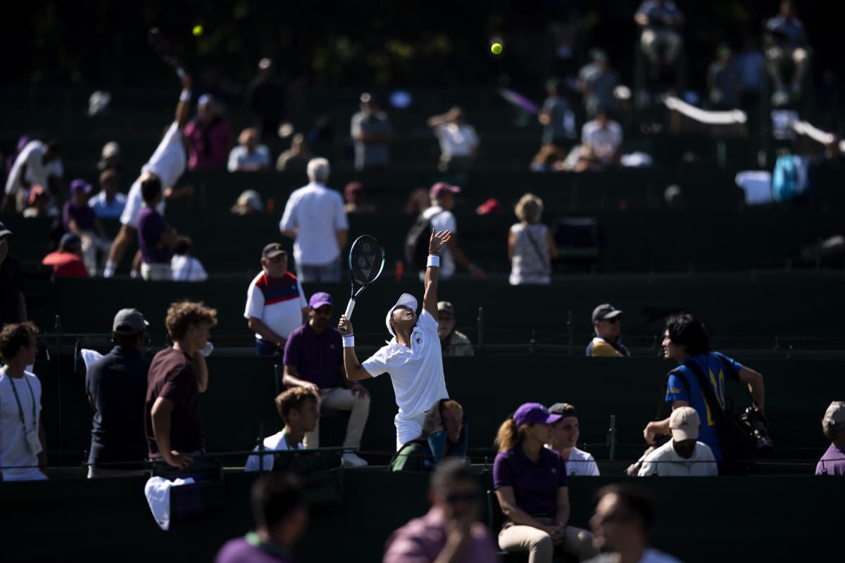 I fan affollano le qualificazioni a Wimbledon mentre gioventù ed esperienza si incontrano