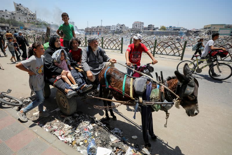 Palestinians flee their homes following an Israeli military operation in Shejaiya, amid Israel-Hamas conflict, in Gaza City