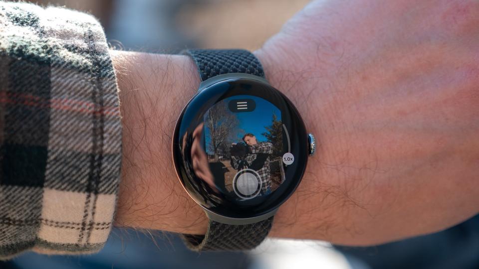 Taking photos from a Google Pixel phone with the Pixel Watch 2