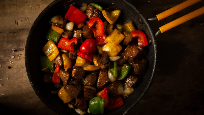 beef with peppers, onions