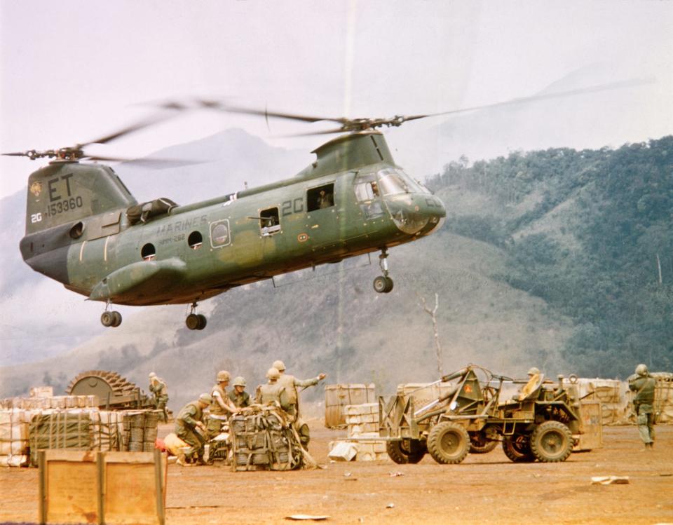 CH-46 helicopter Khe Sahn