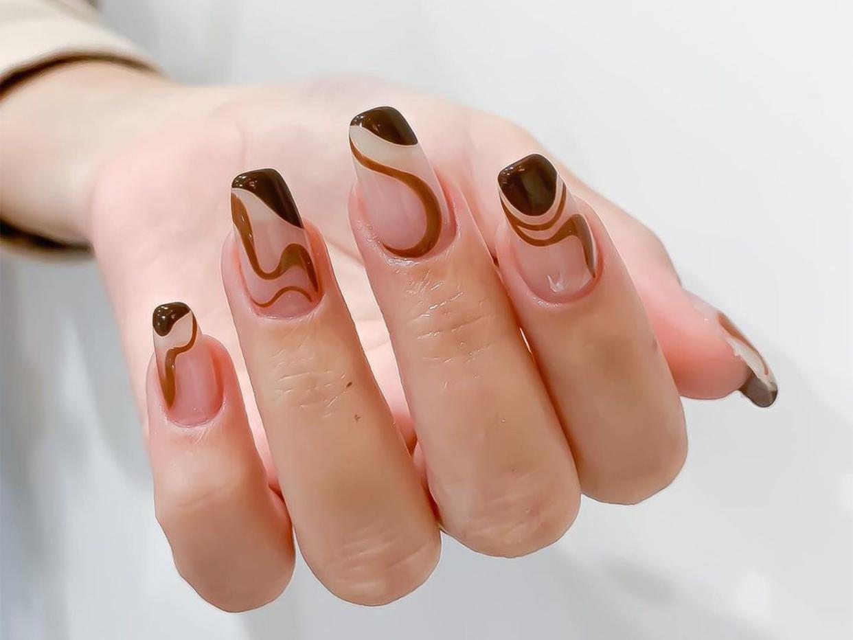 <p><a href="https://www.instagram.com/p/CMFhNHhswcE/">@nails_and_soul</a> / instagram</p>