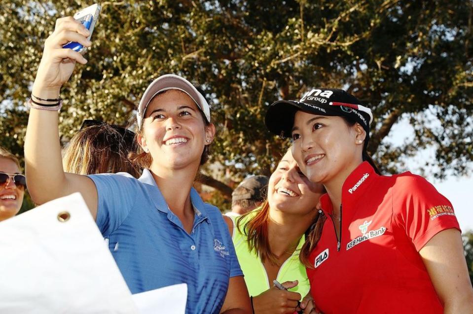 So Yeon Ryu (right) takes part in a selfie at the CME Group Tour Championship.