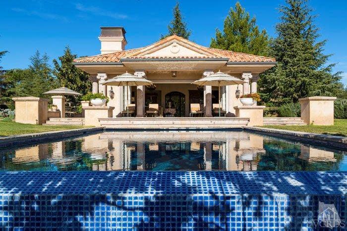 Britney Spears, the New ‘Queen of Vegas,’ Buys $7.4 Million L.A. Mountain Retreat