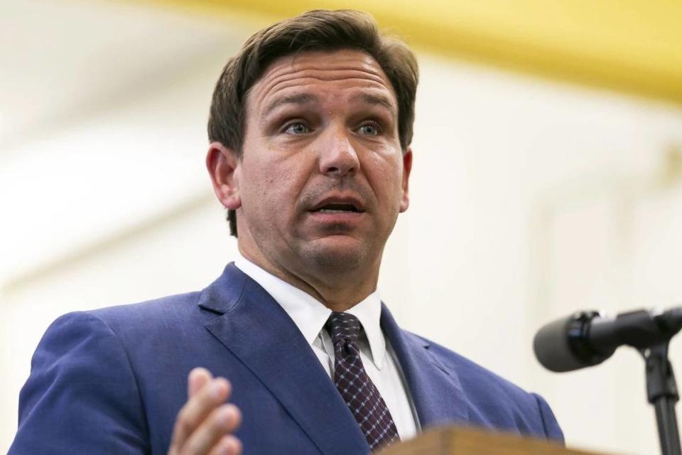 El gobernador Ron DeSantis destacó una operación policial dirigida por el estado entre el 7 y el 9 de junio en el noroeste de la Florida que, según dijo, combatía la inmigración ilegal porque había detenido a varios "extranjeros ilegales".