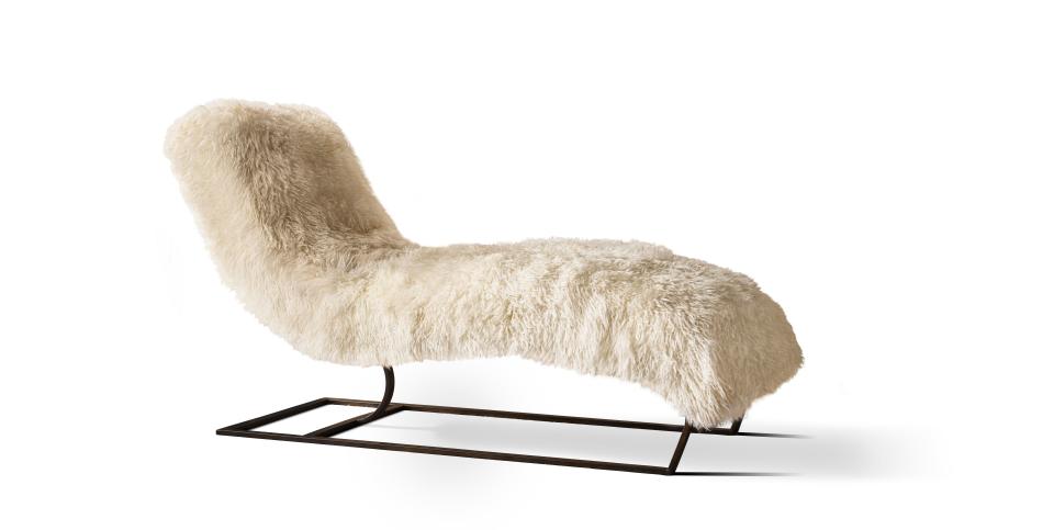 Oviedo sheepskin chaise.