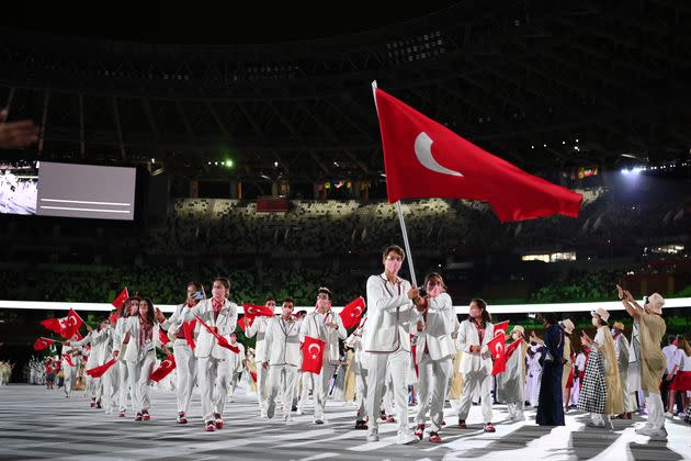 Team Turkey flag bearers Merve Tuncel and Berke Saka.  (Photo: Matthias Hangst via Getty Images)