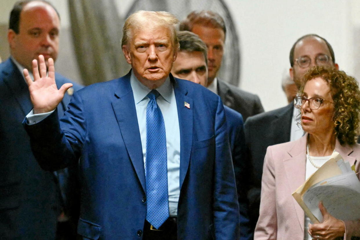 L'ancien président Donald Trump, accompagné de son avocate Susan Necheles, revient d'une pause dans son procès au tribunal pénal de Manhattan à New York, le jeudi 9 mai 2024.  - Credit:UPI / UPI/ABACA