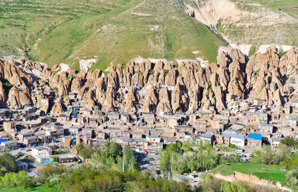 Die Klippenhäuser von Kandovan. (Bild: Andrea Lehotska / Shutterstock)