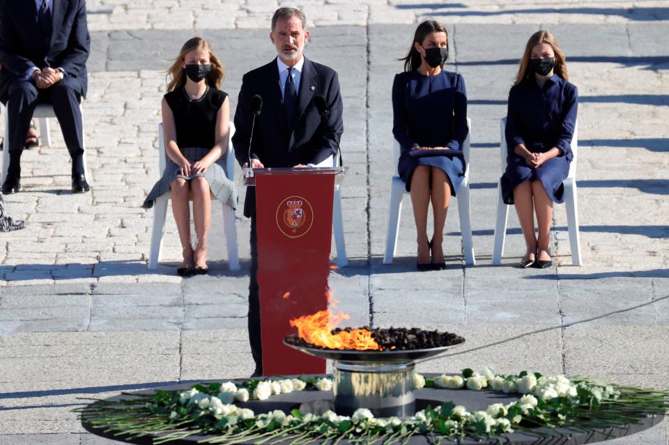 "Pongamos juntos, pongamos unidos toda nuestra voluntad, nuestra capacidad, todo nuestro saber, todo nuestro esfuerzo y empeño para poder mirar hacia el futuro con confianza y con esperanza. Y hagámoslo desde el respeto y el entendimiento", dijo Felipe VI en una parte de su discurso. (Foto: Juanjo Martin / POOL / AFP via Getty Images)