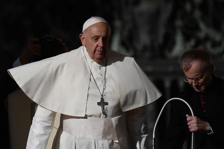 El papa Francisco se prepara para hablar durante la audiencia general semanal del 8 de noviembre de 2023 en la plaza de San Pedro del Vaticano.